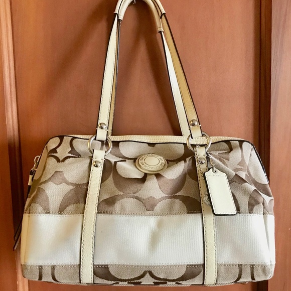 Coach signature canvas and patent leather handbag - Picture 1 of 8